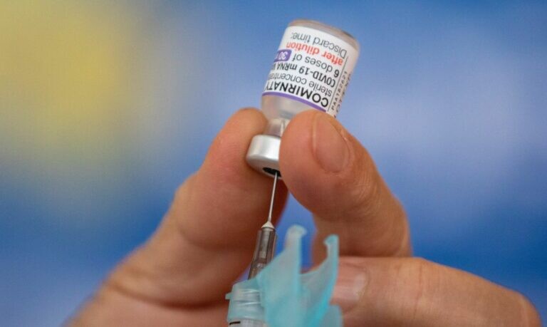 profissionais-de-enfermagem-devem-tomar-a-vacina-bivalente-contra-covid