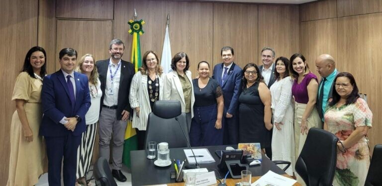 ministra-da-saude-recebe-enfermagem-para-tratar-do-piso